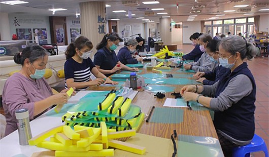 台灣慈濟基金會出口洛杉磯救災物資-防護罩10,200個,布口罩 609個,口罩過濾片 3,660個